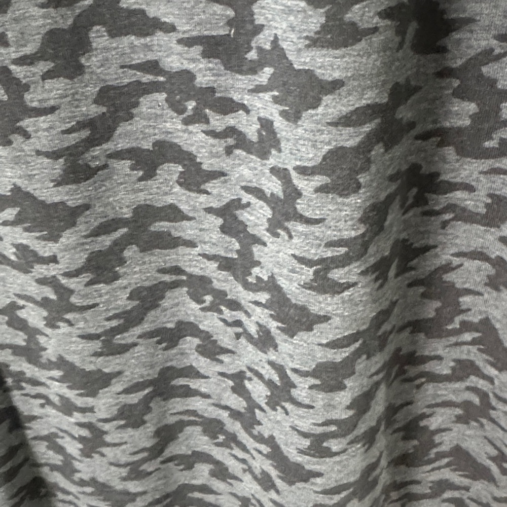 LULULEMON ATHLETA MENS Black/ Grey Camouflage style T-Shirt - Picture 4 of 5